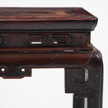 Pall/bord, hardwood. Qingdynastin, 1800-tal.