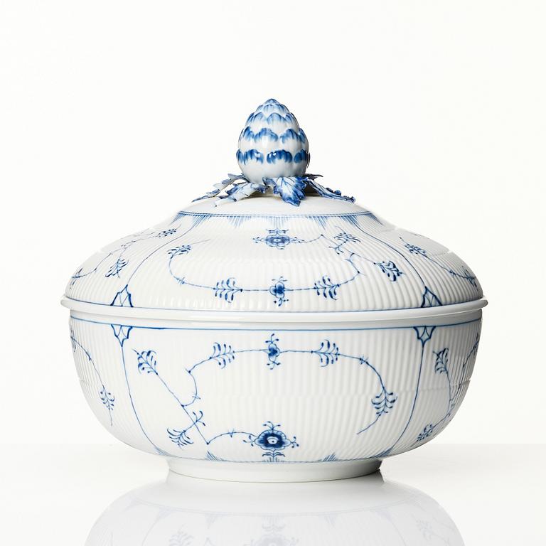 A large jubilee Punch Bowl with cover, Royal Copenhagen, 'Musselmalet', 1999.