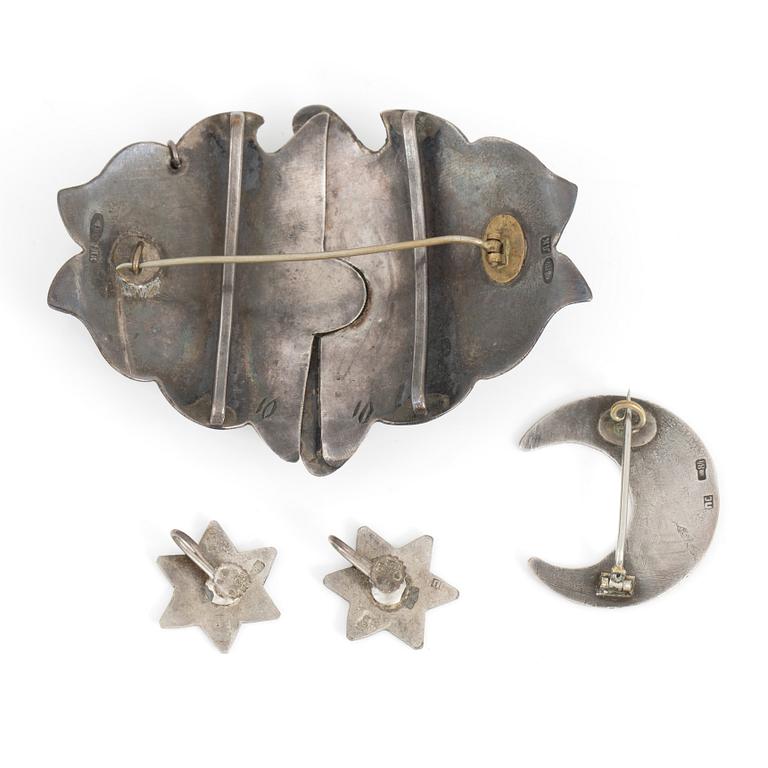 BROSCHER samt ÖRHÄNGEN, 2 + ett par, silver, bland annat Kiev, 1900-talets början. Vikt ca 43 g.