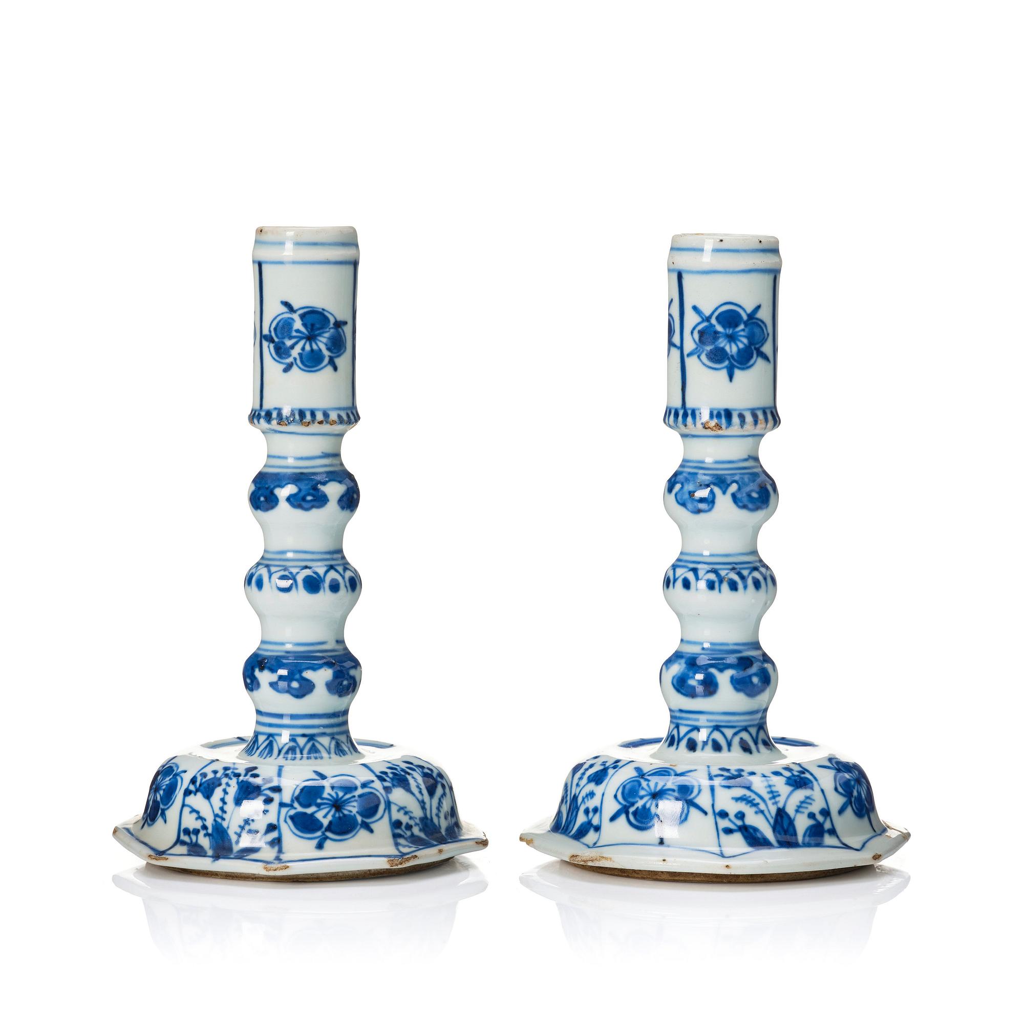 A pair of blue and white candles sticks/covers, Qing dynasty, Kangxi (1662-1722).