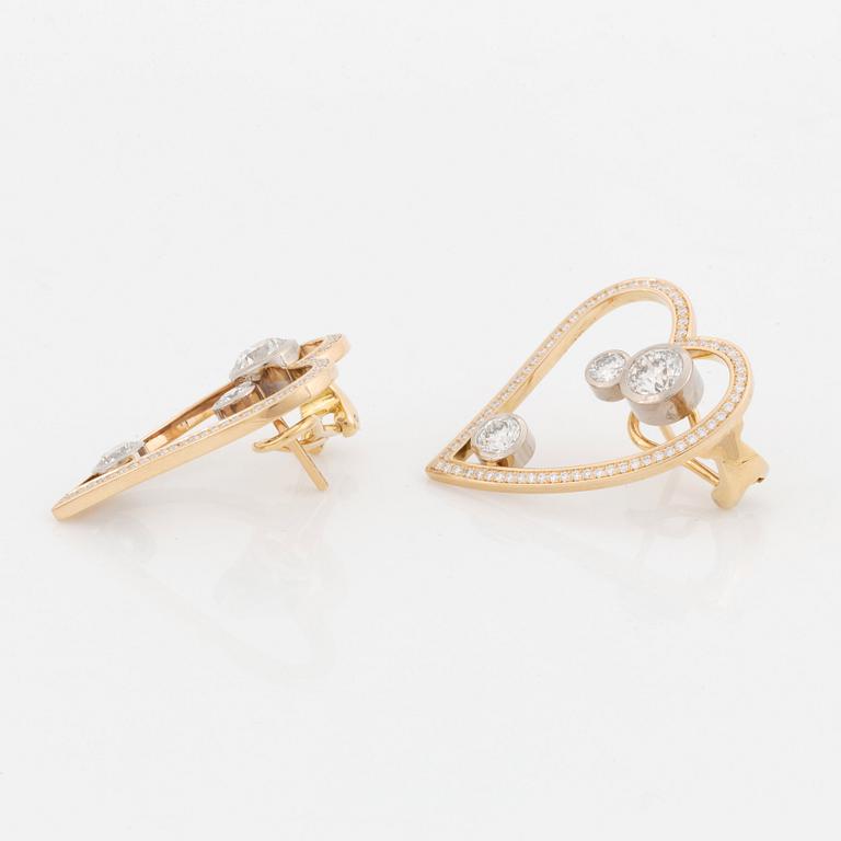 WA Bolin a pair of earrings in 18K gold and white gold set with round brilliant-cut diamonds.