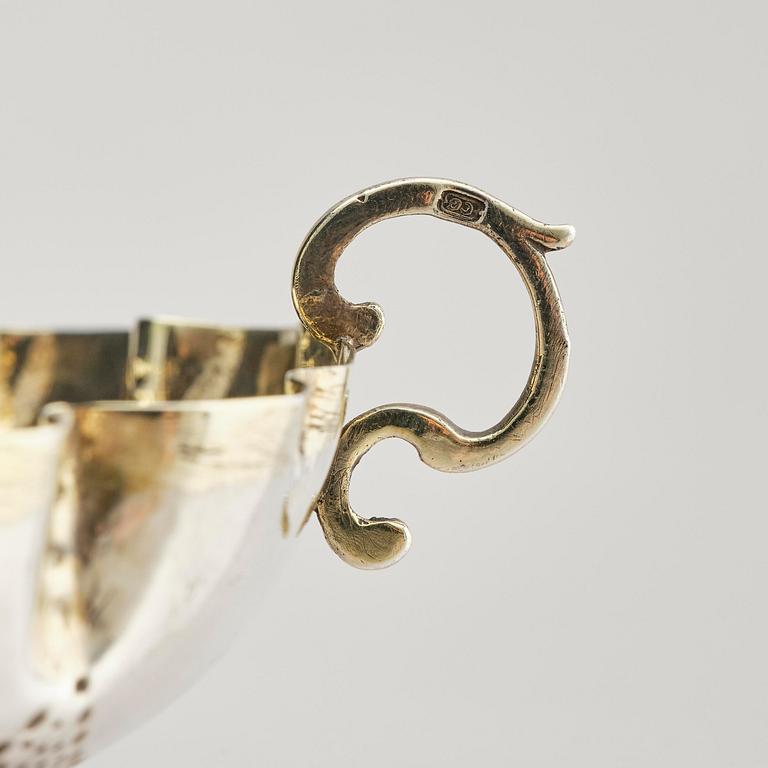 A small German parcel-gilt silver bowl (wine tasting bowl), mark of Johannes Kilian, Augsburg 1689-1692.