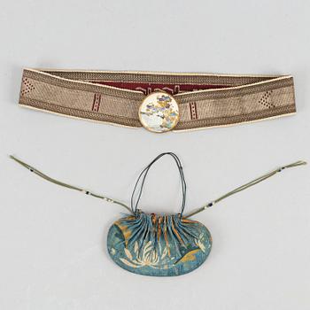 A Japanese satsuma belt buckle, Meiji period (1868-1912).