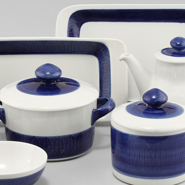 SERVISDELAR, 11 st, porslin, "Koka Blå", Hertha Bengtsson, Rörstrand, 1956-1988.