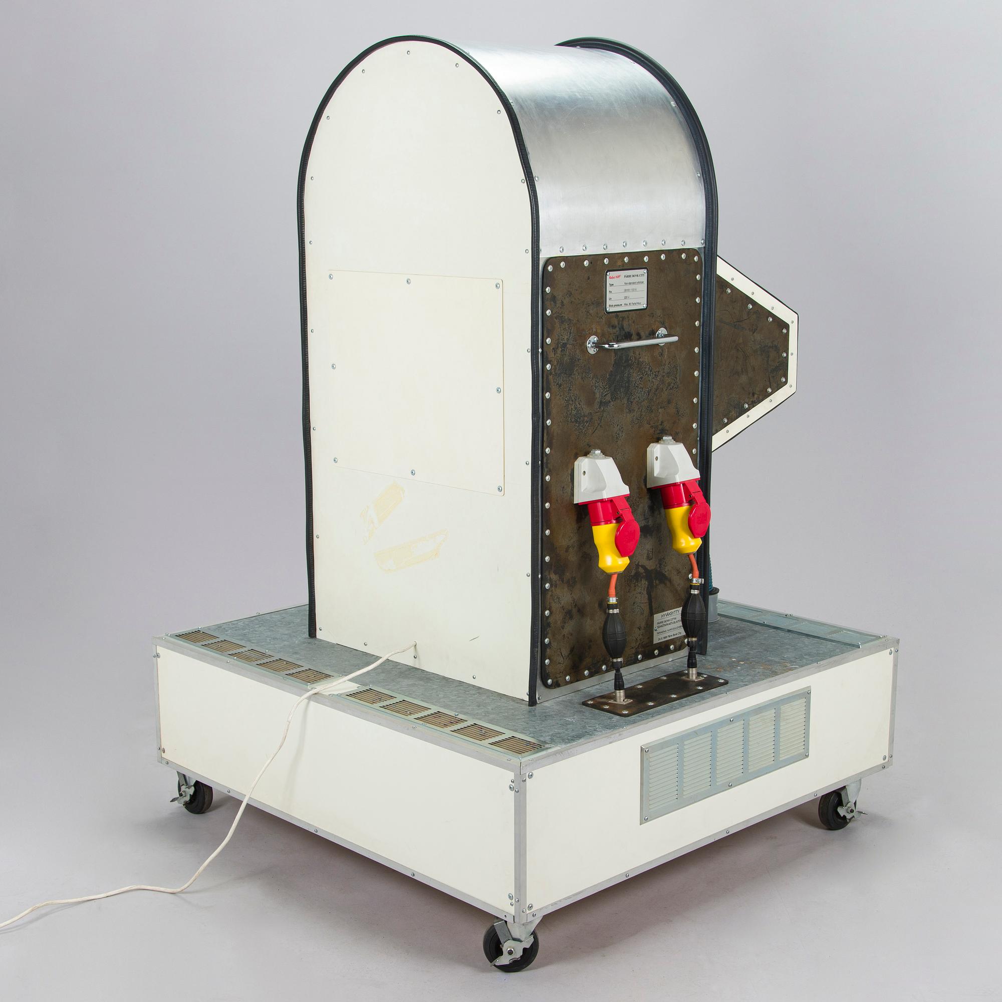 Alvar Gullichsen, "Hot-Spot Non-Standard Orbitizer" & Docent Udo D. Dröppeldorf, Raba Hiff, Bonk Business Inc.