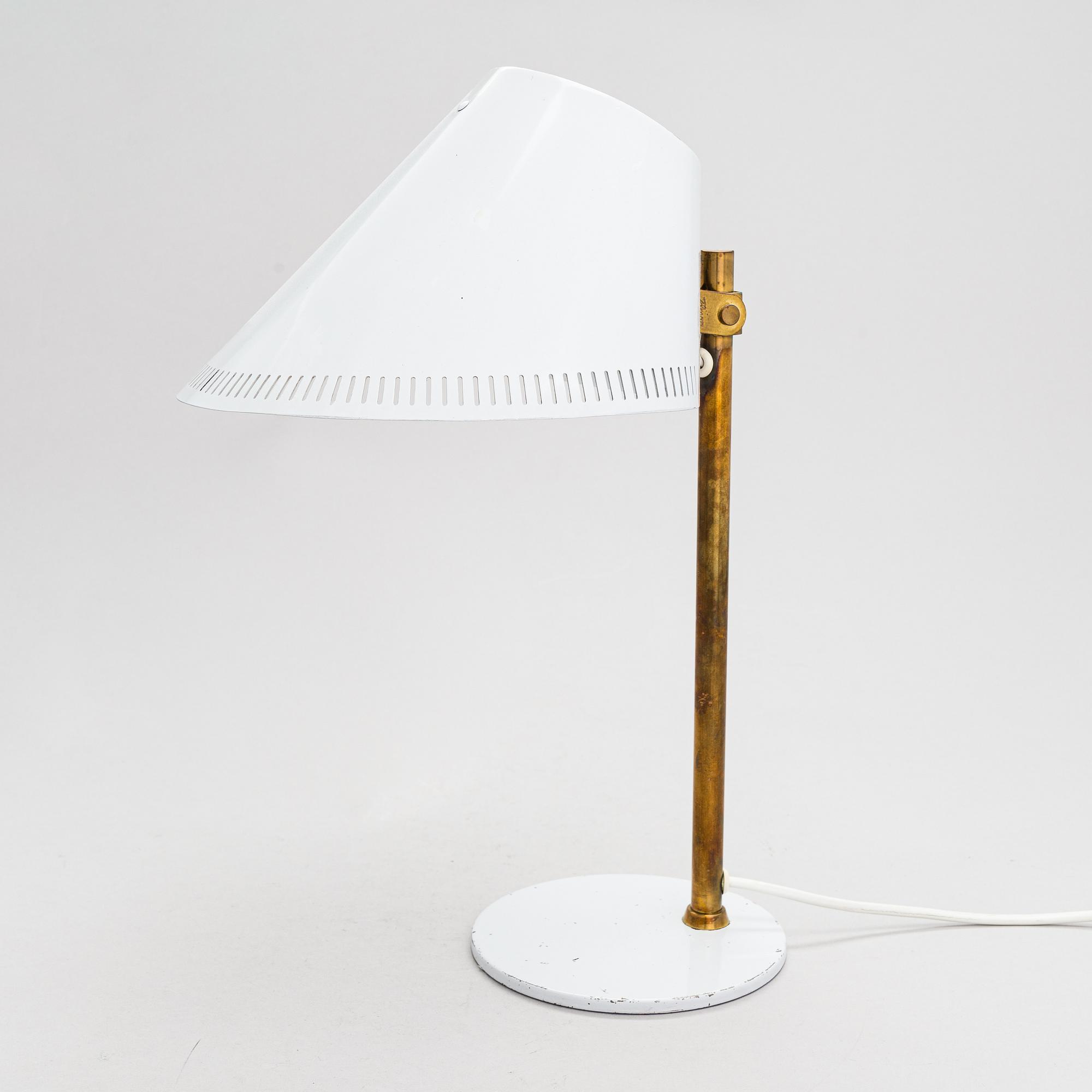 Paavo Tynell, A mid-20th-century '9227' table lamp for Idman, Finland.