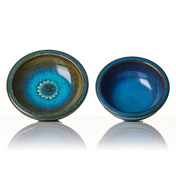 Wilhelm Kåge, a set of two Farsta stoneware footed bowls, Gustavsberg Studio 1958 and 1960.