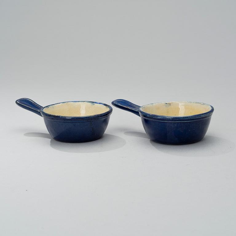 A DISH WITH TWO BOWLS, redclay, Iris-factory (1897-1902), Porvoo.