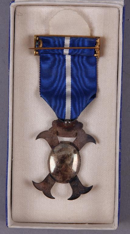 MEDALJER 2 st SAMT ORDENSTECKEN, Nederländerna, Belgien, Spanien. 1920-1940-tal.