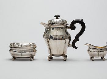 KAFFESERVIS, 3 delar, silver. Rokokostil, GAB, Jacob Ängman, 1930-40-tal. Total vikt 890 g.