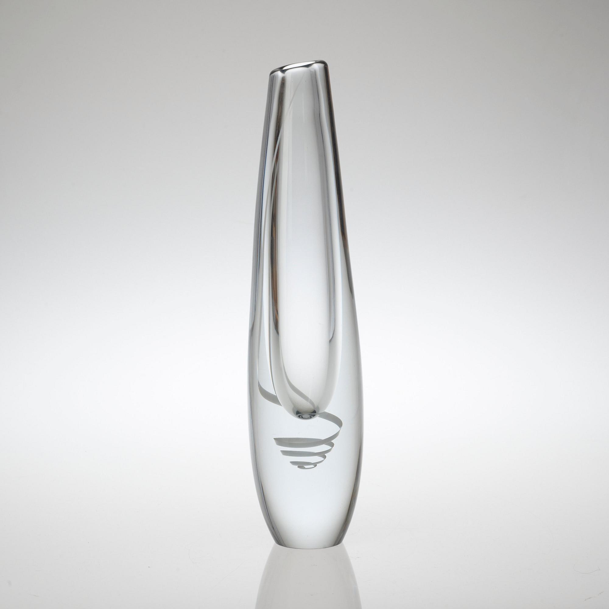 A Gunnel Nyman 'Serpentin' glass vase, Nuutajärvi, Notsjö, Finland 1957.