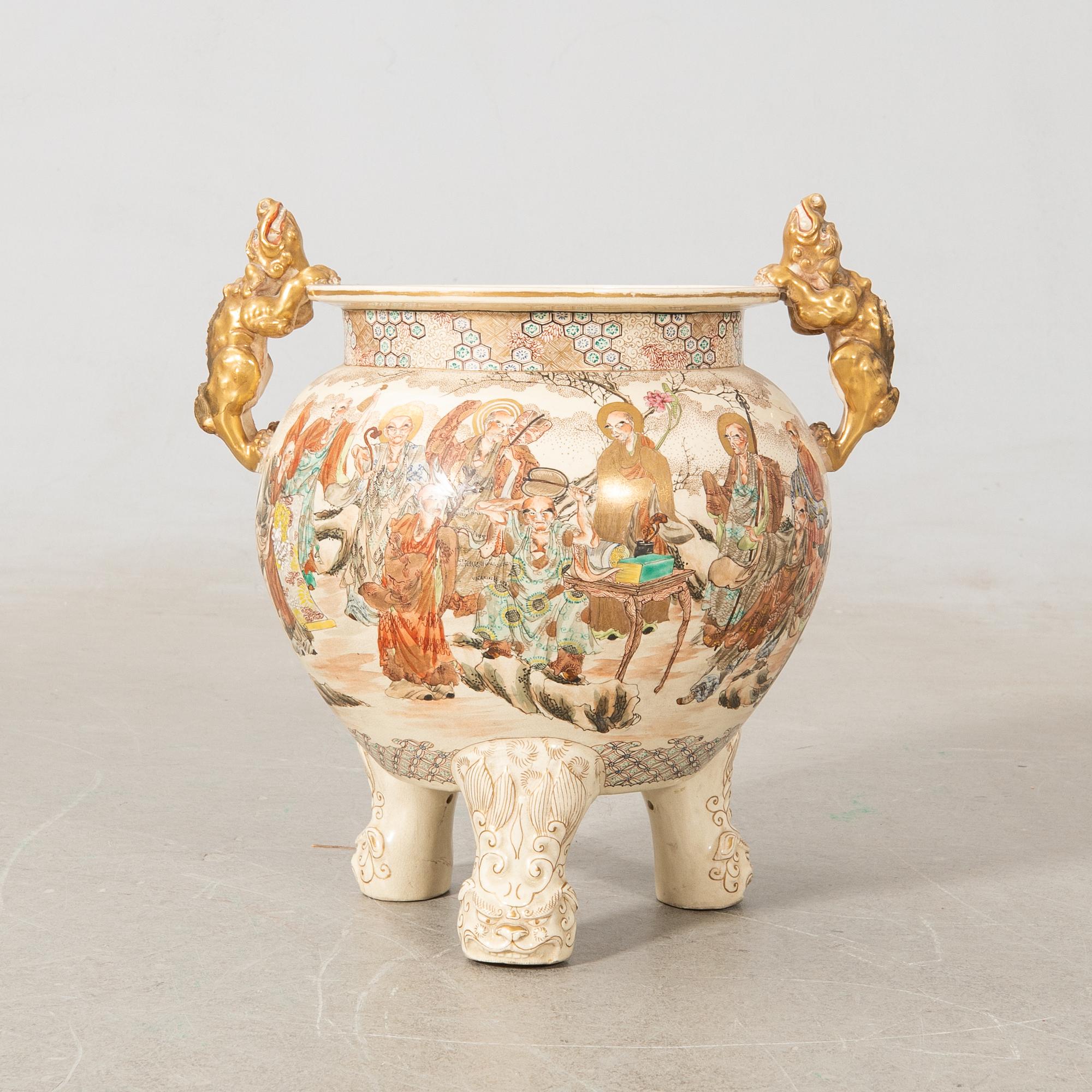 Vase Satsuma Japan circa 1900 porcelain.