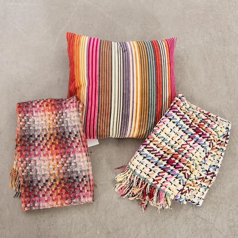 Ottavio Missoni, plädar 2 st samt kudde.