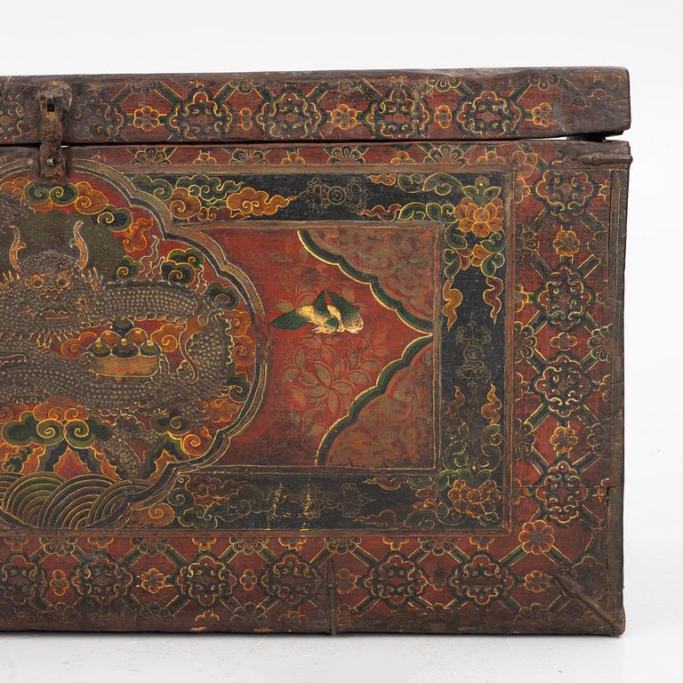 A Chinese chest, 20th century.