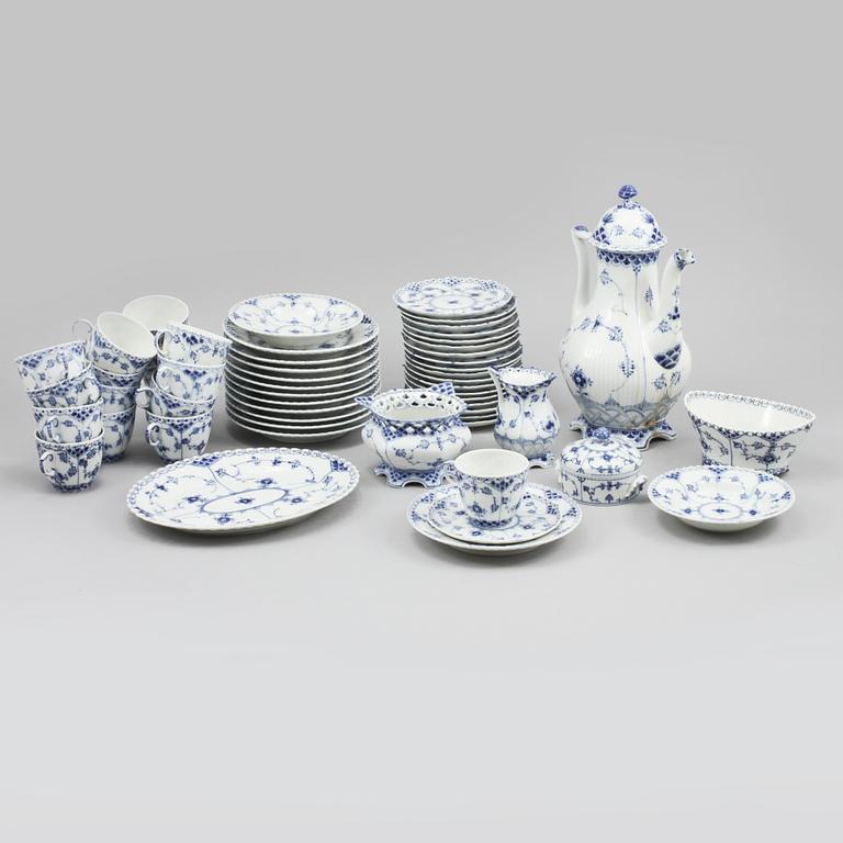 SERVISDELAR, 39 st, "Musselmalet", Royal Copenhagen.