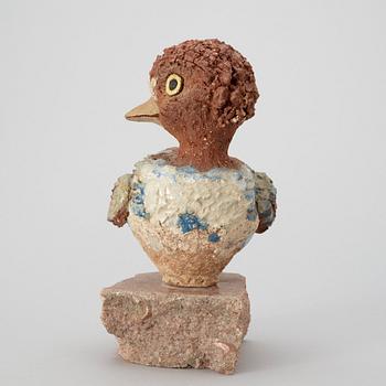 A Tyra Lundgren stoneware figure of a bird, 1975.