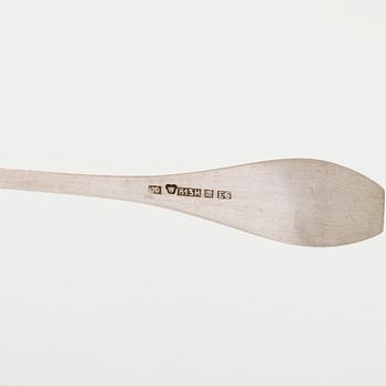 Lautasliinarenkaita 6 kpl, ja cocktaillusikoita, 6 kpl, hopeaa, kaiverrukset, yht. paino 183 g.