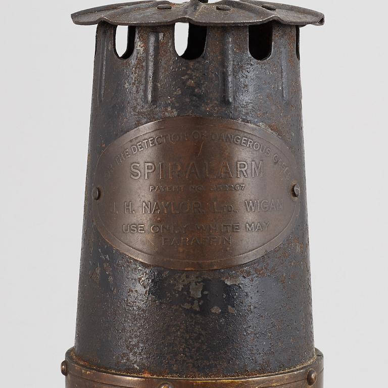 A miners lantern "Spiralarm", England, 20th Century.