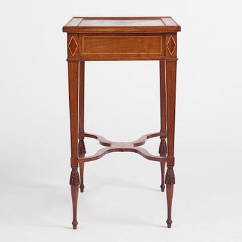 A late Gustavian mahogany table attributed to L. Qvarnberg (master in Stockholm 1801-1813).