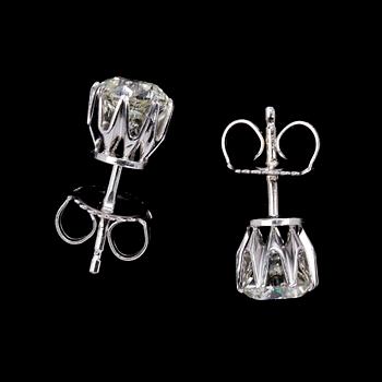 EARSTUDS, brilliant cut diamonds, app. 0.90-0.95 cts, total weight 1.90 cts.