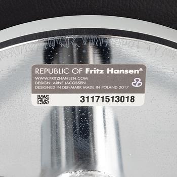 Arne Jacobsen, skrivbordsstol, "Sjuan", Fritz Hansen, Danmark, daterad 2017.