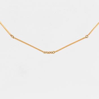 18K gold chain.