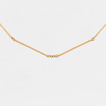 18K gold chain.