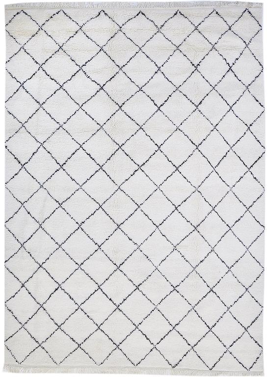 Matta, Marocko design, ca 350 x 250 cm.