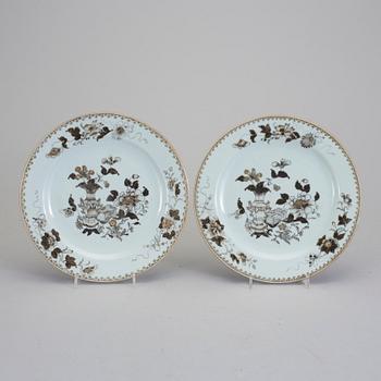 TALLRIKAR, ett par, porslin. Porslin, Kina, Qianlong (1736-95).