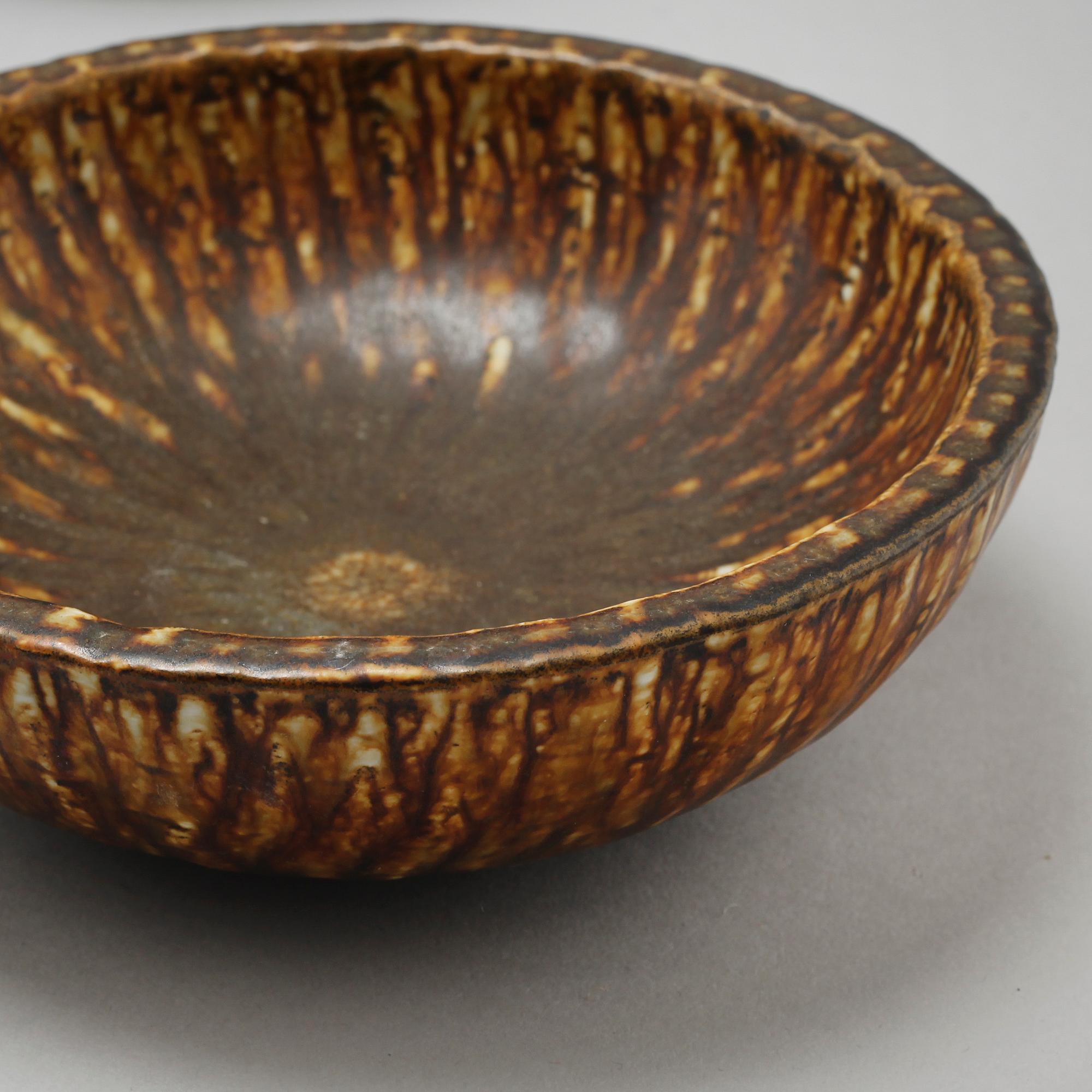 Two dishes, one bowl and one pot, designed by Gunnar Nylund for Rörstrand, 1950/60s.