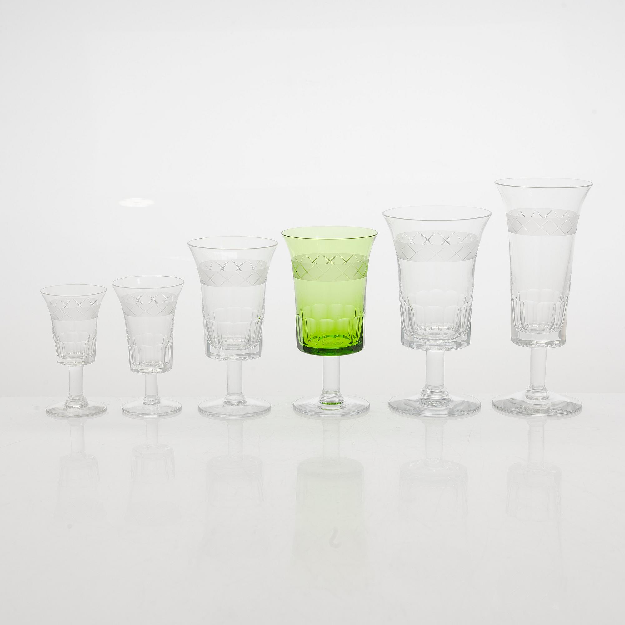 Glasservis, 109 st, "Antica" Nuutajärvi, Notsjö. I produktion 1900-1969.