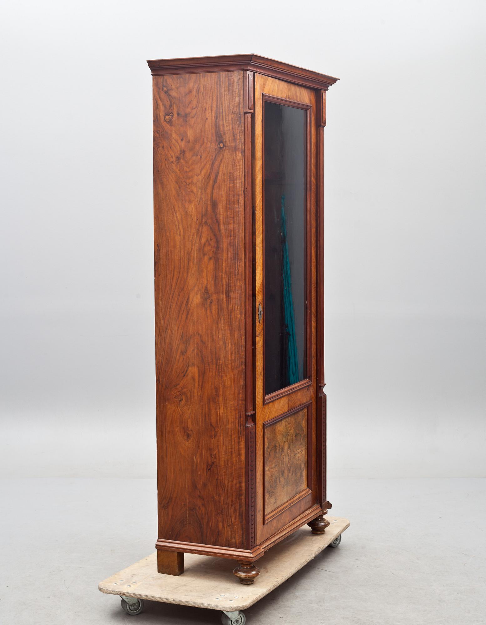 BOKSKÅP, nyrenässans. 1800-talets slut.