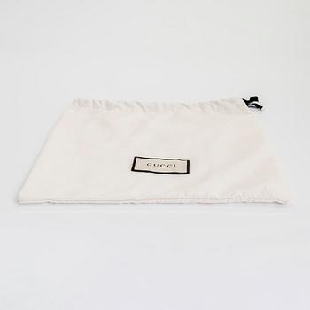 Gucci, a shoulder bag.