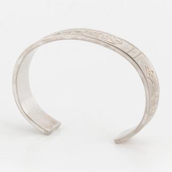 A silver bracelet, Louis Vuitton, weight 39 grams.