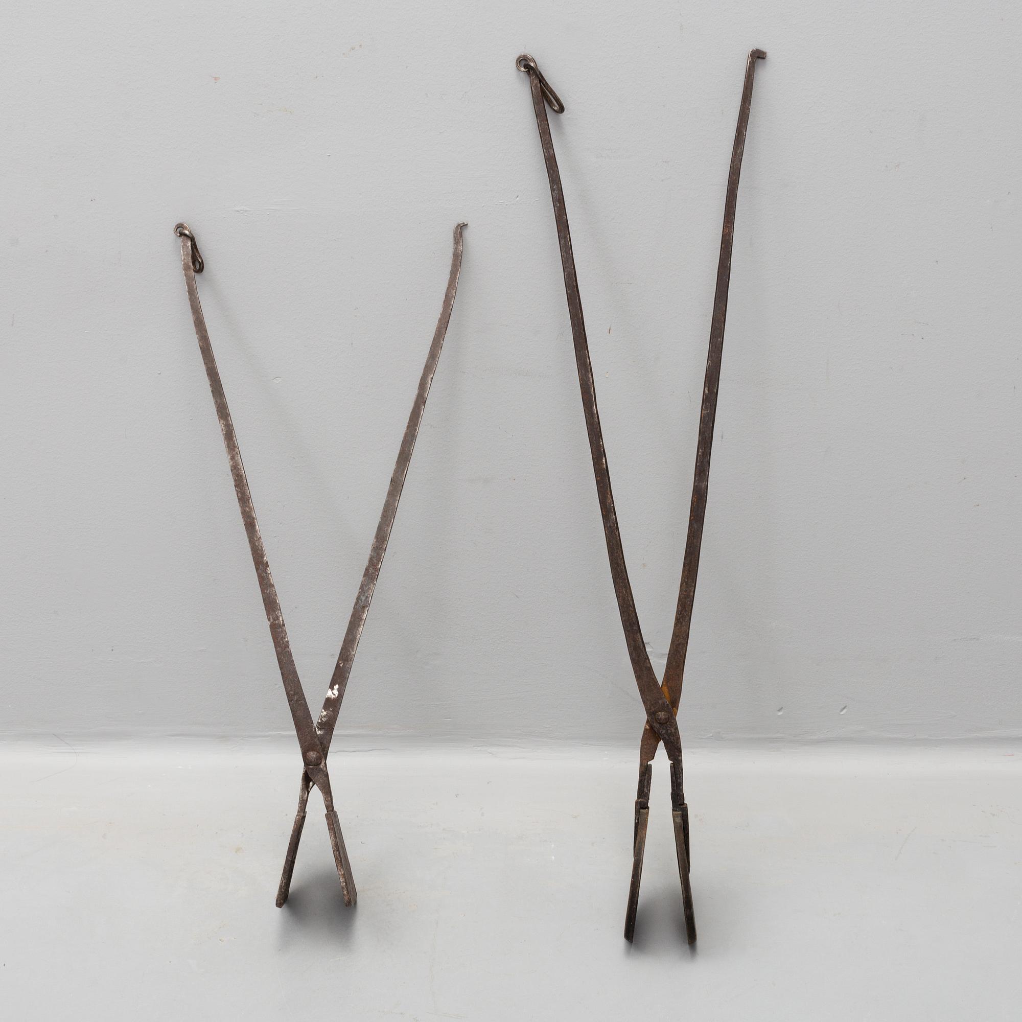 Two Swedish 19th century cast iron objects.