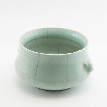 Incense burner China early 20th century porcelain.