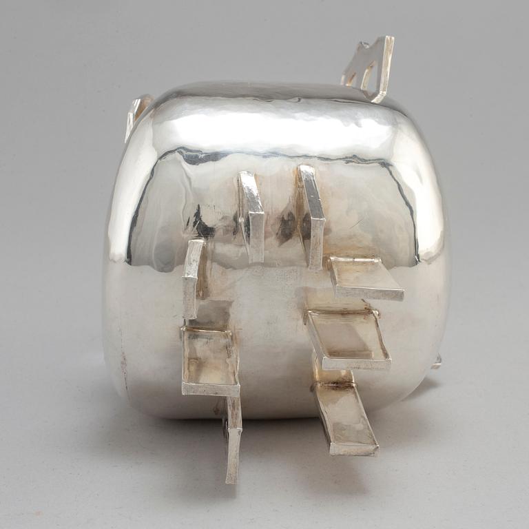 CLAËS E. GIERTTA, a silver vase, Stockholm 1981.