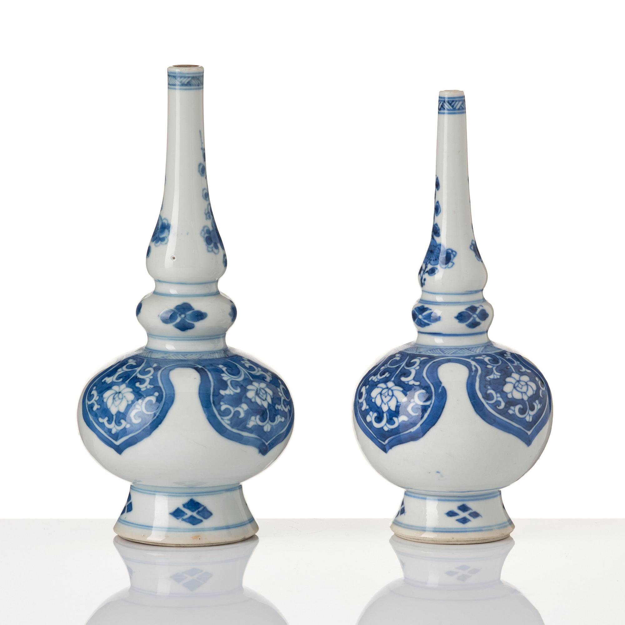 Two blue and white rose water sprinklers/vases, Qing dynasty, Kangxi (1662-1722).