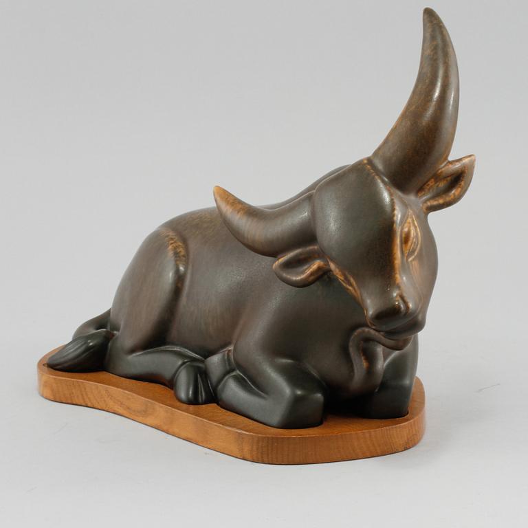 FIGURIN, stengods, Gunnar Nylund, numrerad 62/200, Rörstrand, 1900-talets andra hälft.