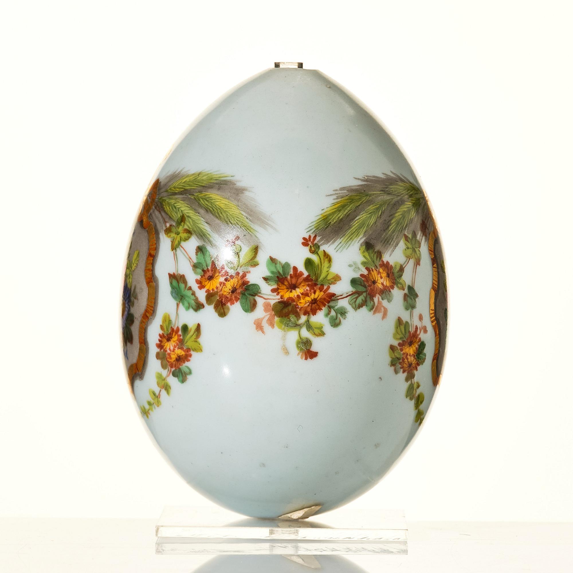 A Russian porcelain Easter Egg, 19th Century, presumably Imperial porcelain manufactroy, St Petersburg.