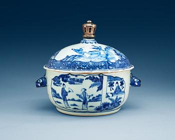1586. A blue and white tureen with cover, Qing dynasty, Qianlong (1736-95).