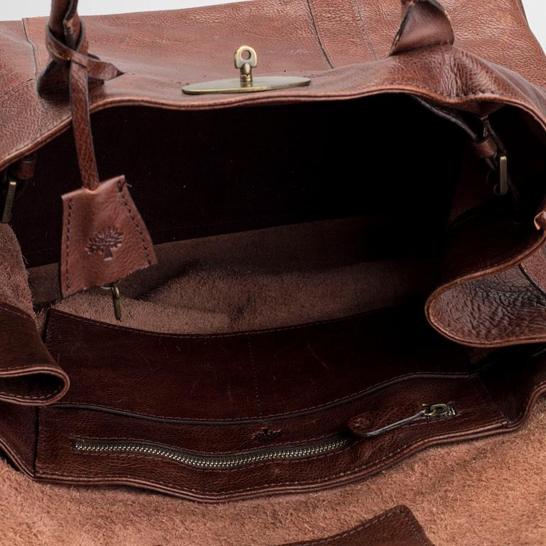 A MULBERRY PICADILLY HANDBAG.