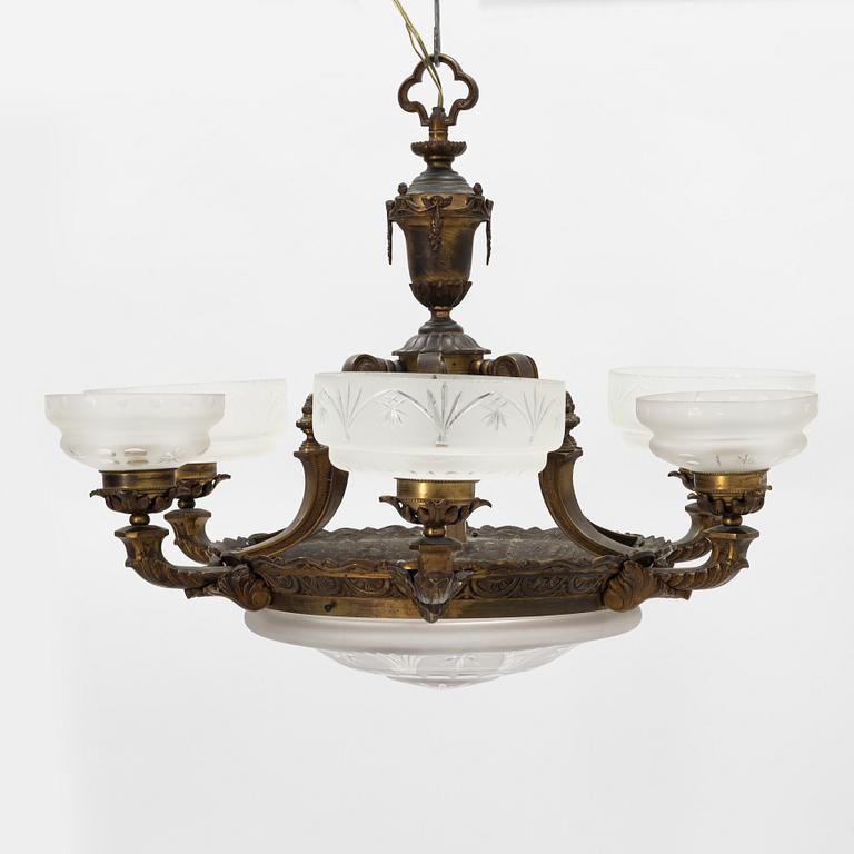 An early 20th century ceiling lamp.