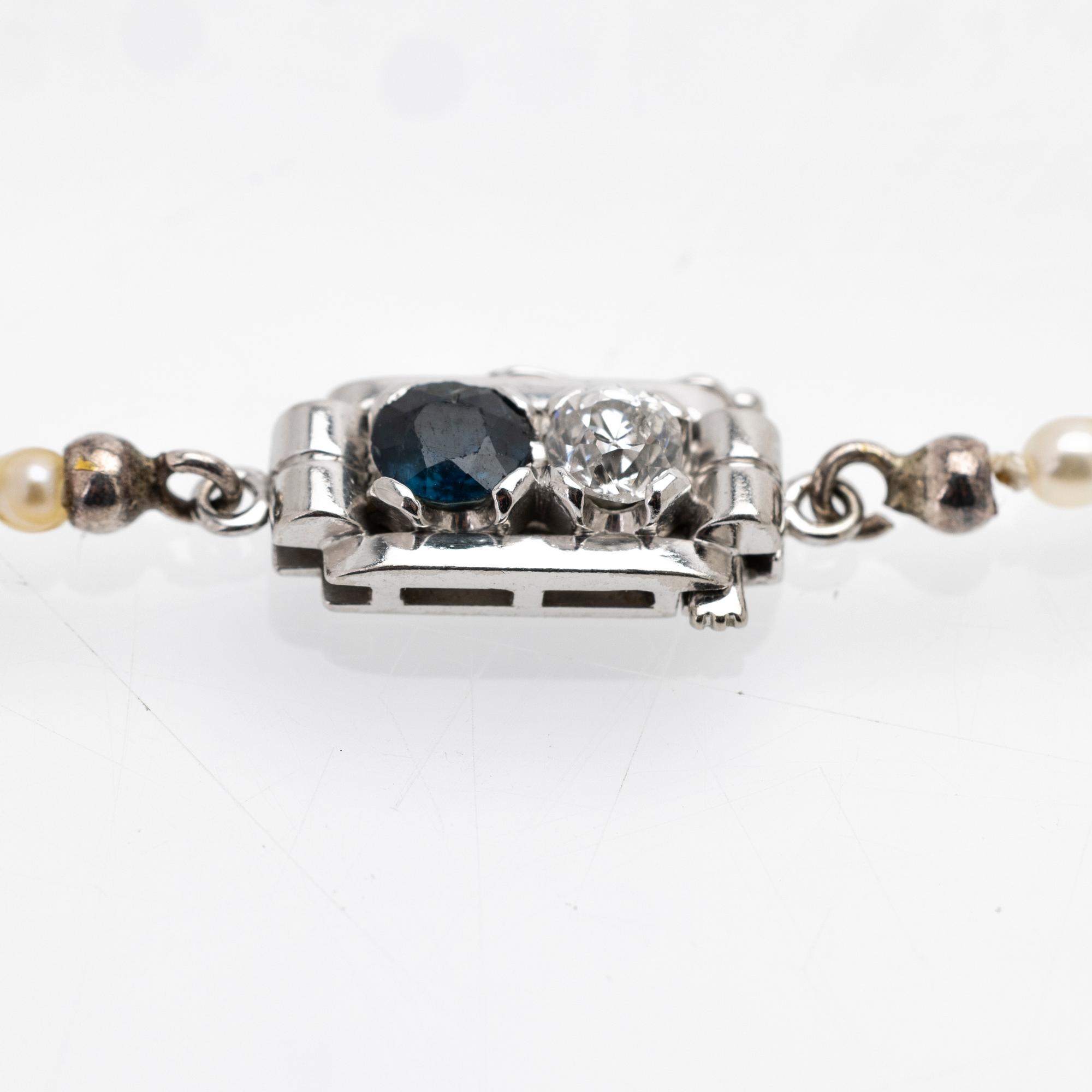 W.A. Bolin, Collier med odlade pärlor, diamant och safir, Stockholm 1947.