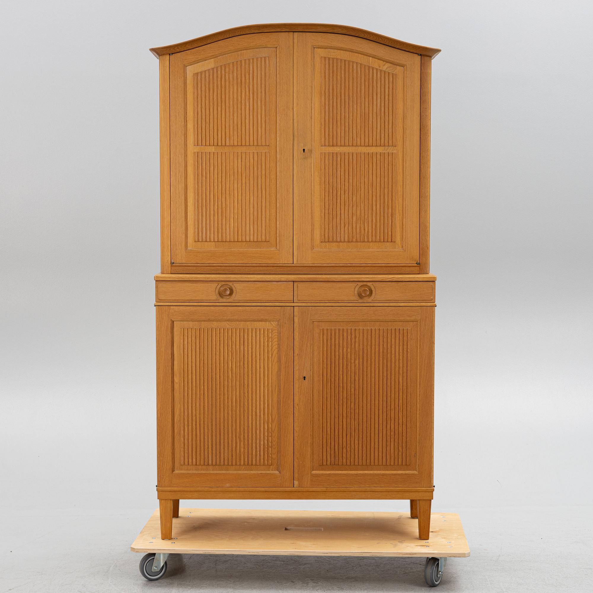 Carl Malmsten, skåp,  "Herrgården", 1900-talets slut.