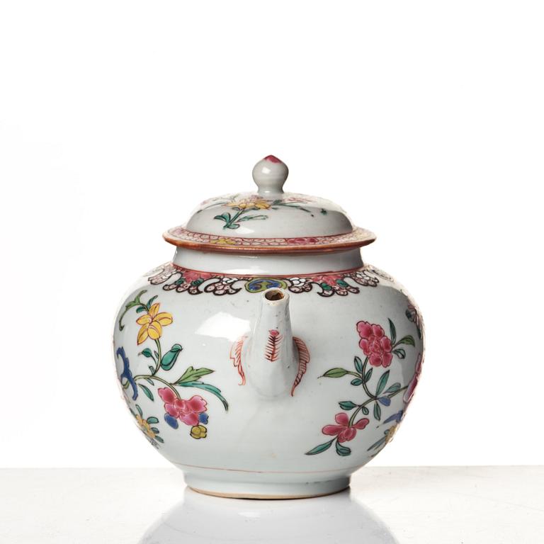 A famille rose tea pot with cover and cups with stand, Qing dynasty, 18th Century.