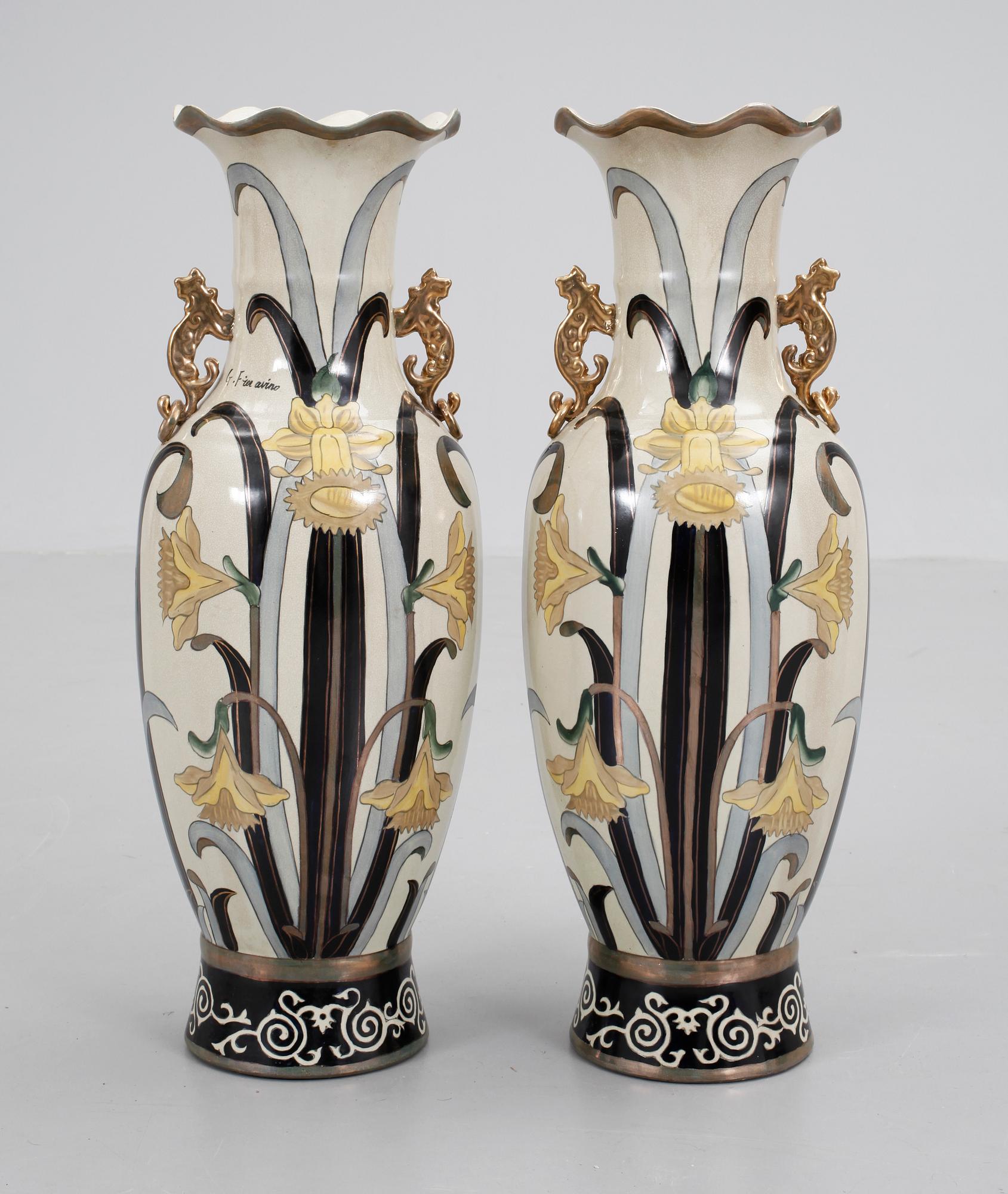 GOLVURNOR, ett par, flintgods. Jugendstil, 1900-tal.