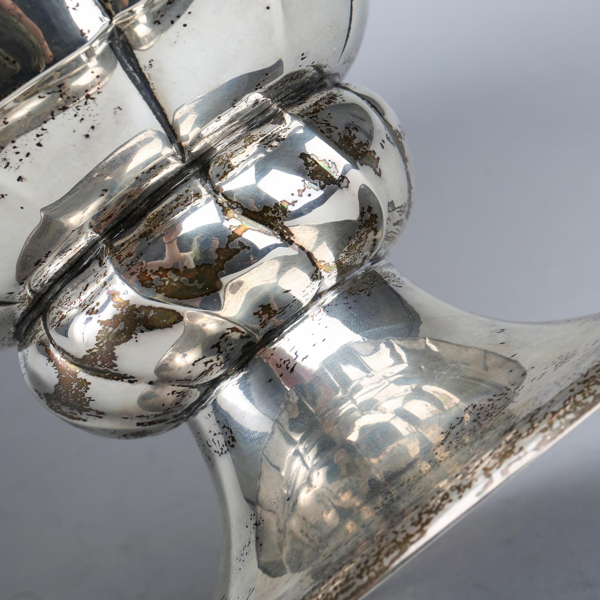 ERIC KALB, skål på fot, silver, Halmstad 1925, svenska importstämplar. Vikt c:a 790 g.