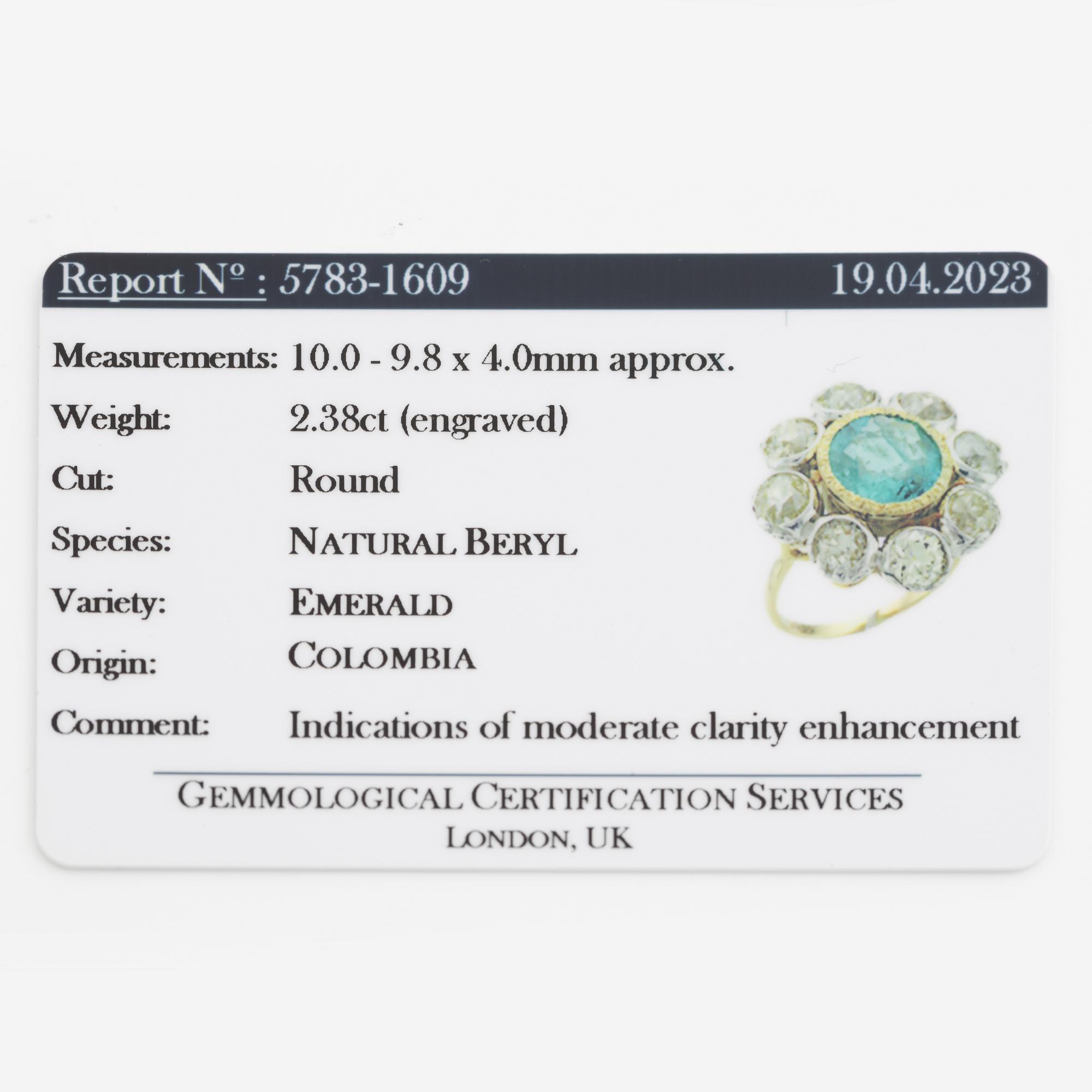 Ring, cocktailring, 18K guld och platina med smaragd och gammalslipade diamanter, medföljande report.