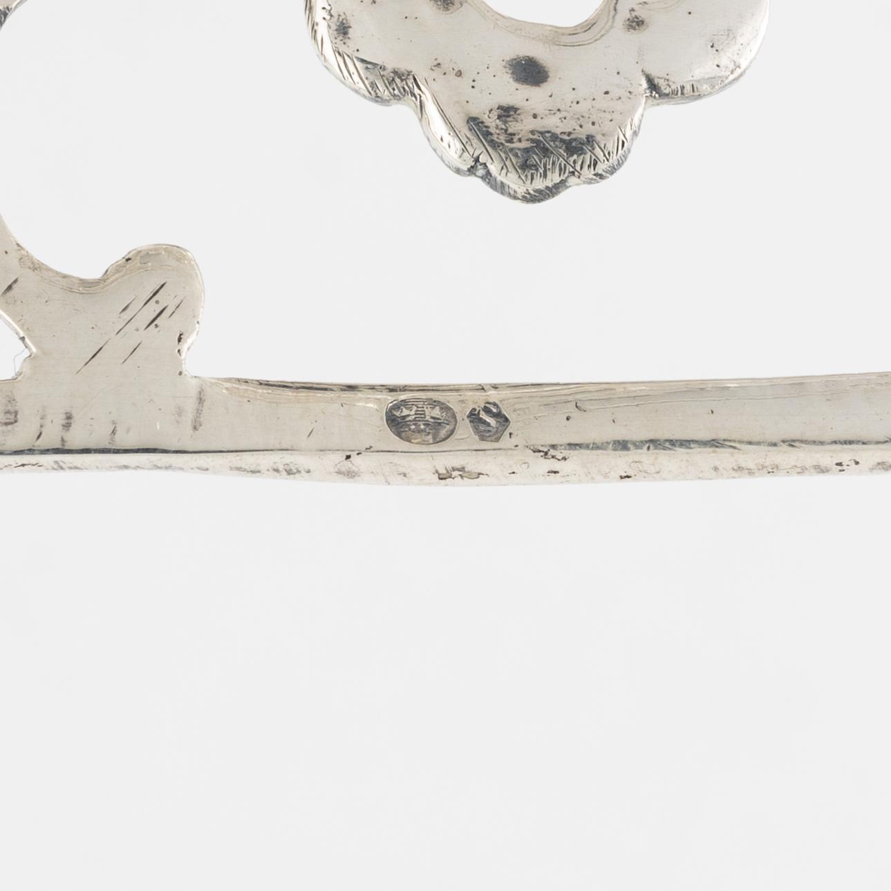Figurin/konfektskål, silver, troligen Tyskland, svenska importstämplar, 1900-tal.